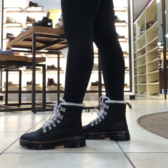 *NEW* Dr. Martens Combs W (27120001) - Picture 2 of 8